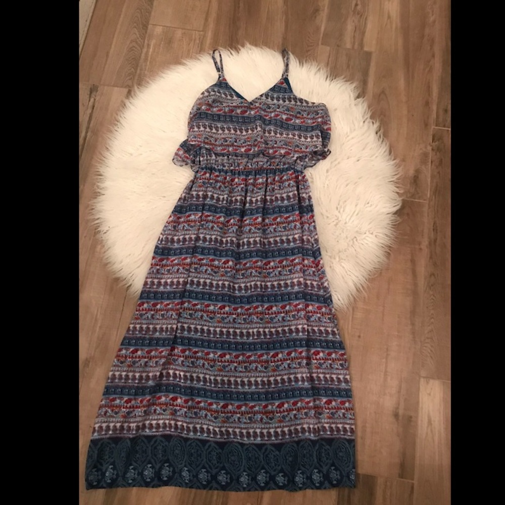 Womens maxi dress size Large.Top flowy layer, cinched, at wait then flowy bottom